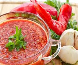 tri-recepta-adzhiki-iz-pomidor